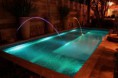 /album/ambientes-com-led-%21%21%21-use-led-o-mundo-agrade%c3%a7e-/uma-novidade-na-area-de-iluminacao-para-piscina-sao-os-arcos-com-leds-chamados-laminares-que-criam-quedas-dagua-iluminadas-e-coloridas-esse-modelo-da-sibrape-pentair-1357592936274-947x632-jpg/